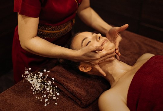 Подарочный сертификат маме на 8 марта на антивозрастной массаж лица