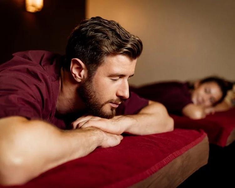 Подарочный сертификат на Новый год для мужчины на сумму 10000 рублей