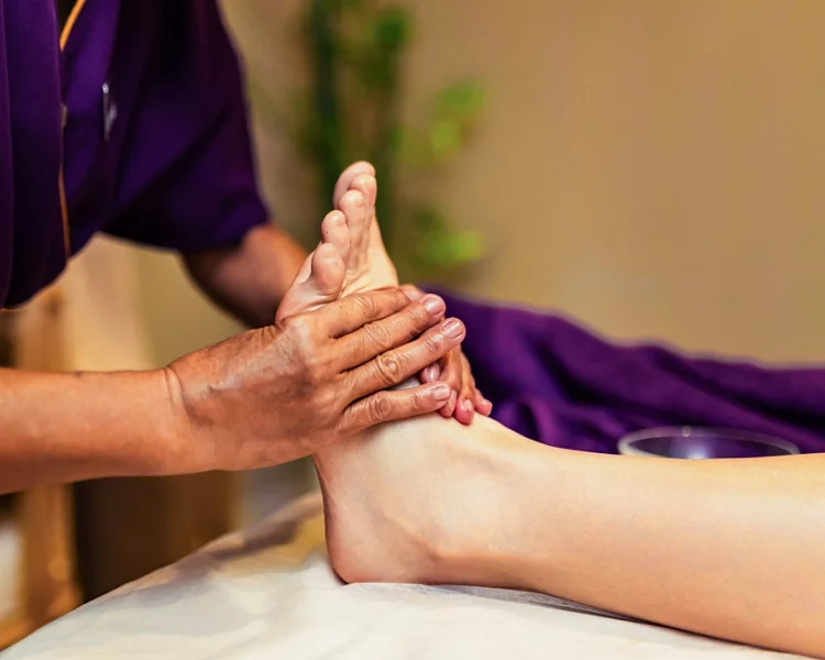 Сертификат на 23 февраля на восстанавливающий массаж стоп