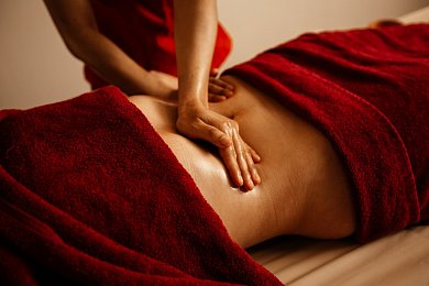 Подарочный сертификат на Новый год клиентам на масляный массаж